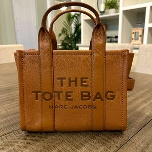 Marc Jacobs The Leather Medium Tote Bag in Argan Oil Brown